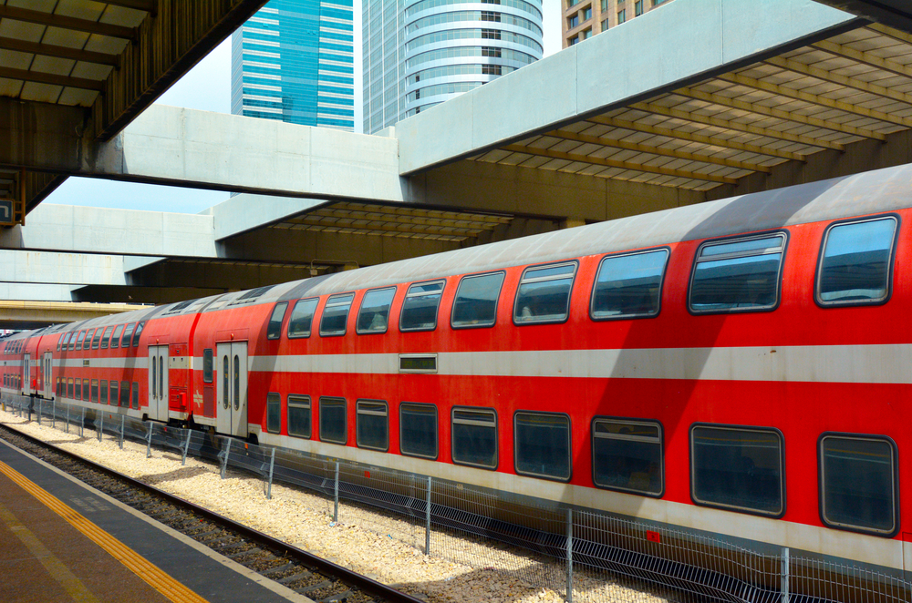 Поезд едет, поезд мчится…