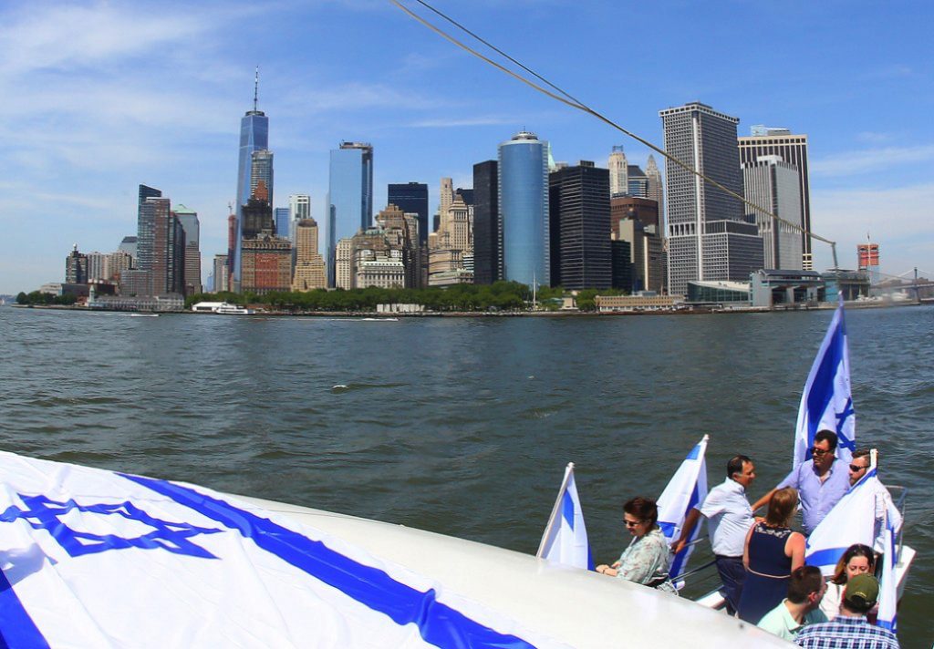 Водный парад в поддержку Государства Израиль