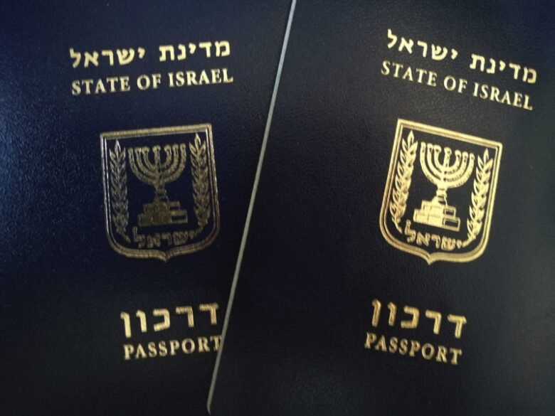 Репатрианты получат загранпаспарта одновременно с гражданством