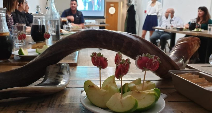 [:en]Rosh Hashana with our WZO Family & Crew[:]