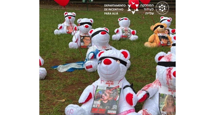 Reclamo pelas crianças sequestradas em praça pública